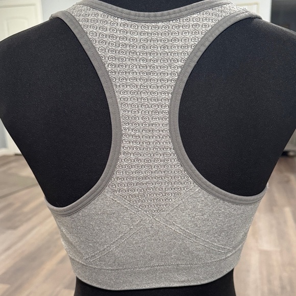 New Balance Charcoal Textured Sports Bra - Picture 2 of 5